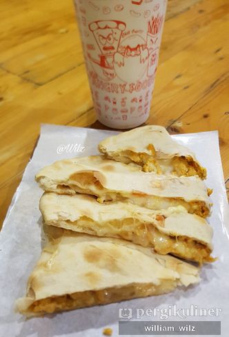 Foto Makanan di Angry Foods Street