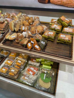 Foto 2 - Interior di Aeon Bakery oleh Albert Murdiono