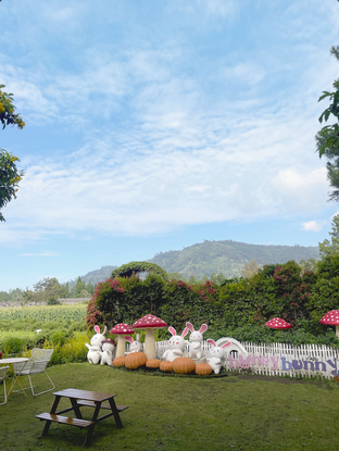 Foto 5 - Eksterior di Honey Bunny Cafe oleh Dibya Pranaya