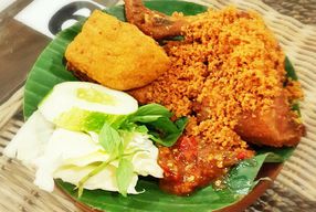 Foto Ayam Penyet Ria Khas Bu Ruth
