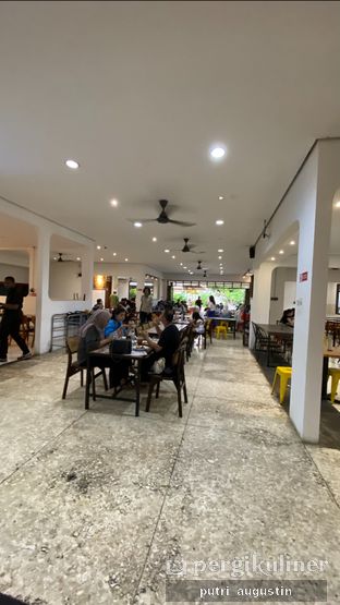Foto 8 - Interior di Warung Bali Pak Gede oleh Putri IG @putrieview