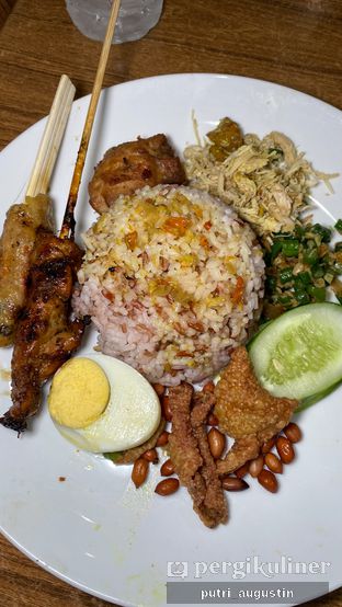 Foto 3 - Makanan(Nasi Campur Komplit Ayam) di Warung Bali Pak Gede oleh Putri IG @putrieview