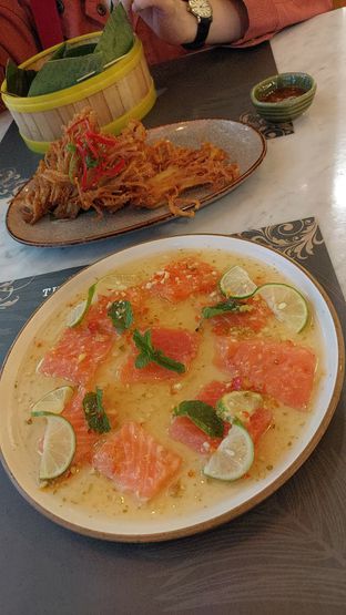 Foto - Makanan(Salmon) di Thai Street oleh Agnes Angelica
