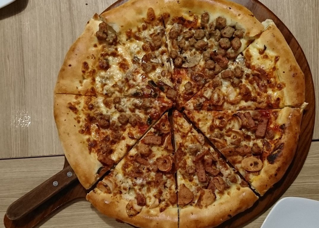 pizza hut genteng surabaya lengkap