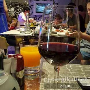 Foto 2 - Makanan(Red Wine) di Collage - Hotel Pullman Central Park oleh @teddyzelig 