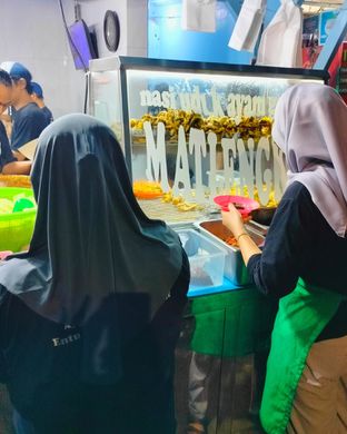 Foto review Nasi Uduk Ayam Goreng Mat Lengket oleh Momondud  4