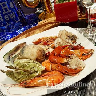 Foto 1 - Makanan(Seafood Fiesta) di Collage - Hotel Pullman Central Park oleh @teddyzelig 