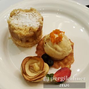 Foto 5 - Makanan(Apple and Maple Cobbler) di Ninety-Nine oleh @teddyzelig 