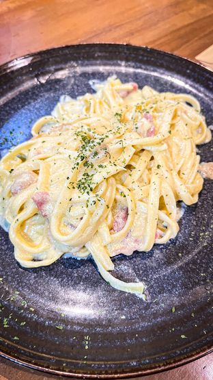 Foto 9 - Makanan(Fettucine Carbonara) di Eatime Stories oleh duocicip 