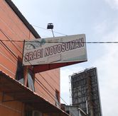 Foto di Srabi Notosuman Ny. Handayani