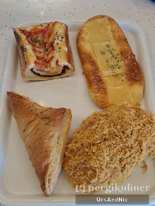 Foto 2 - Makanan di Mako Cake & Bakery oleh UrsAndNic 