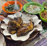 Foto Ayam Bakar di RM Saung Pangasoan Restu Ibu