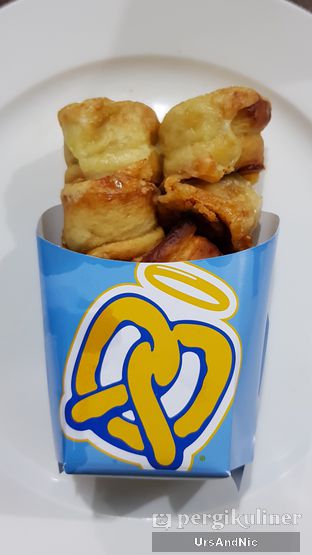 Foto 2 - Makanan di Auntie Anne's oleh UrsAndNic 