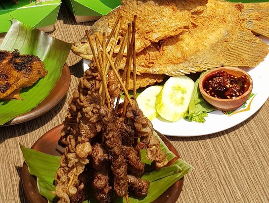 Restoran / tempat makan dengan tema Resto Artis ...
